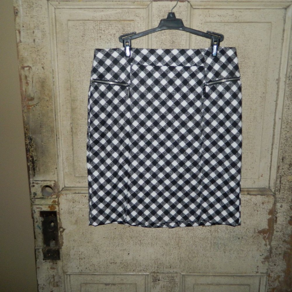 Michael Kors Plaid Stretch Lined Skirt Size 12  (B-47)